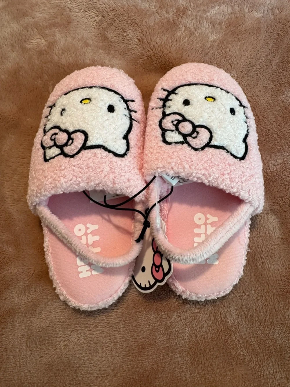 NWT Hello Kitty Girls’ Pink Fuzzy Slippers, Size 11-12